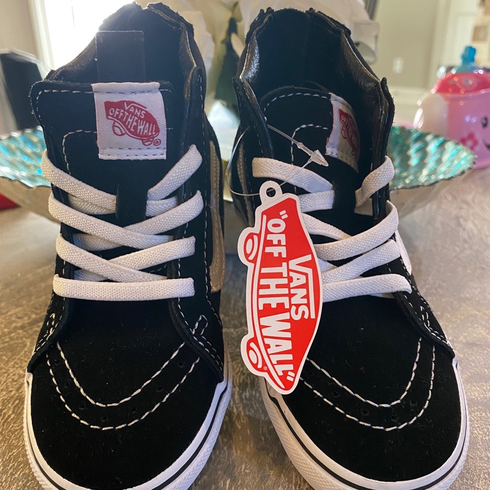 NWT High-top Toddler Vans. Size 9 Toddler (Girl)